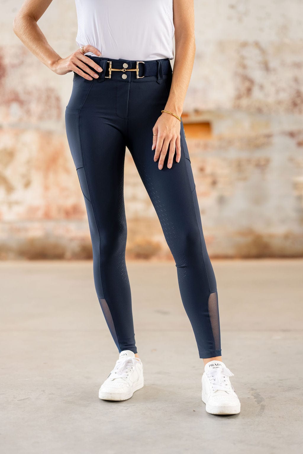 Equestrian riding leggings and breeches with built-in underwear